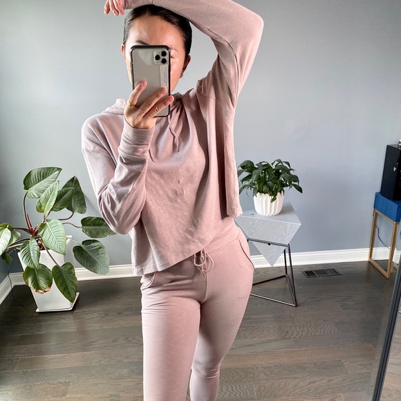 bydonnywu Tops - ◾️ARIANNA BLUSH SWEATER
